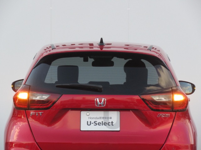 UZ0048338119_76_001.jpg