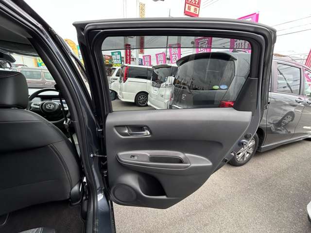 UZ0048039015_30_002.jpg