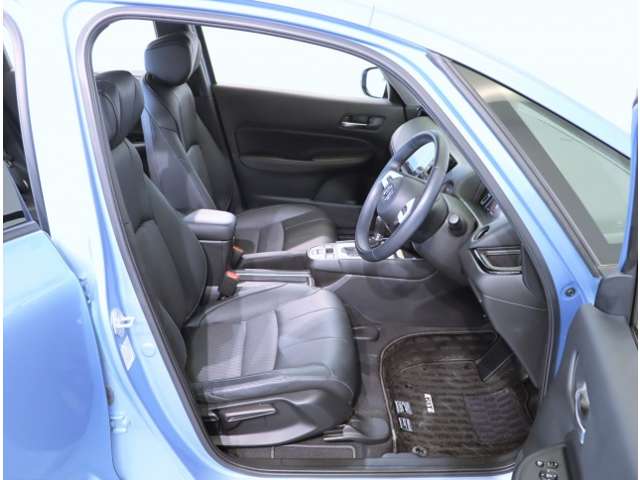 UZ0048380877_56_001.jpg