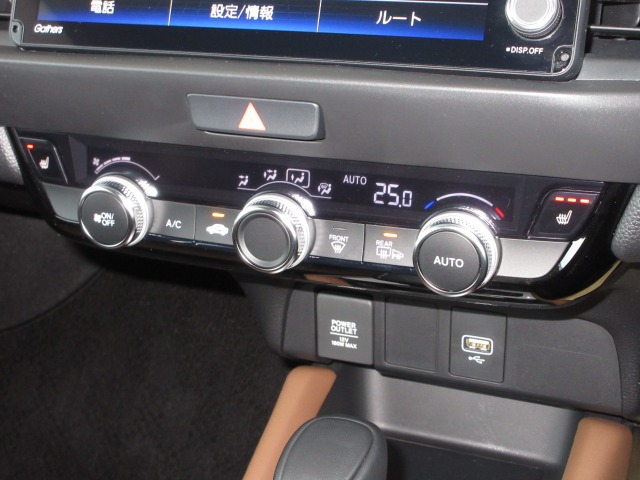 UZ0048406472_12_003.jpg