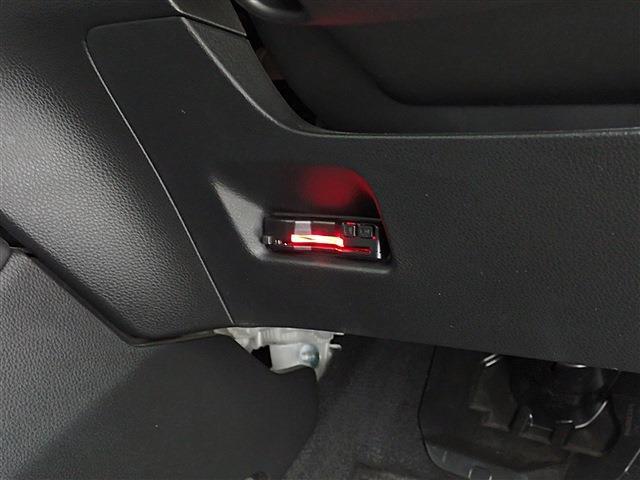 UJ0048279763_18_001.jpg