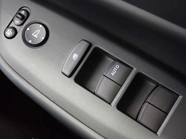 UJ0048279763_37_001.jpg