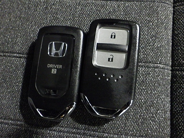 UZ0048562861_15_002.jpg