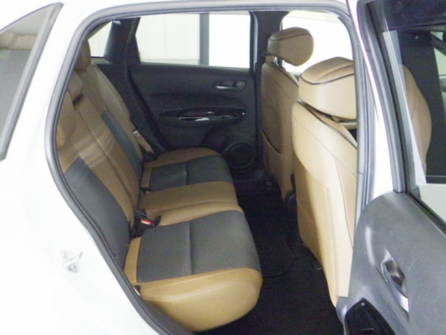 UZ0048415917_11_001.jpg
