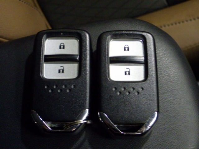 UZ0048415917_18_001.jpg