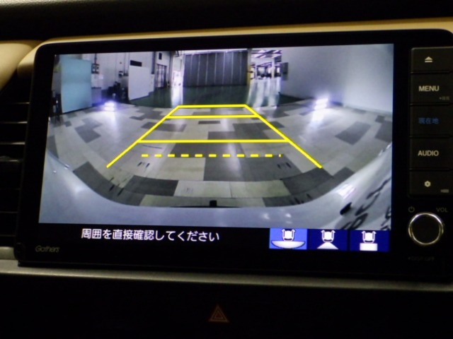 UZ0048415917_38_001.jpg