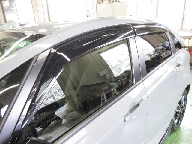 UZ0048367860_17_001.jpg