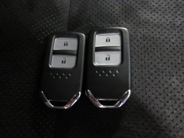 UZ0048367860_18_001.jpg