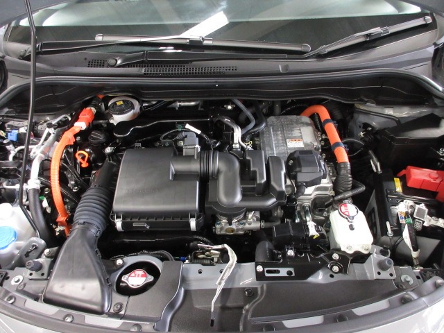 UZ0048367860_33_001.jpg