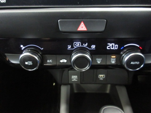UZ0048367860_6_001.jpg