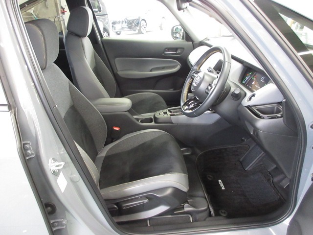 UZ0048367860_8_001.jpg