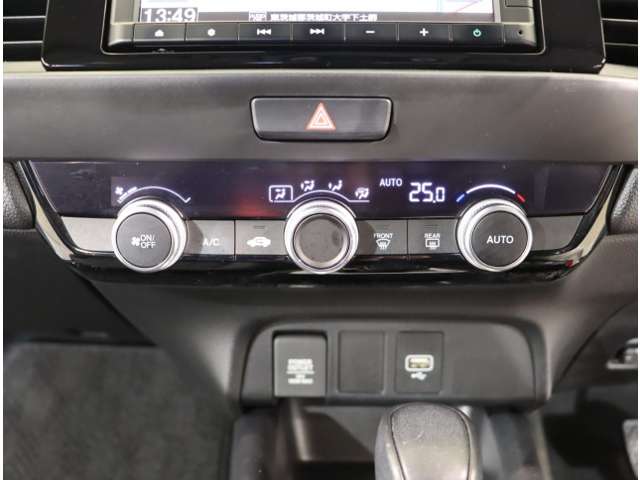 UZ0048167807_42_001.jpg