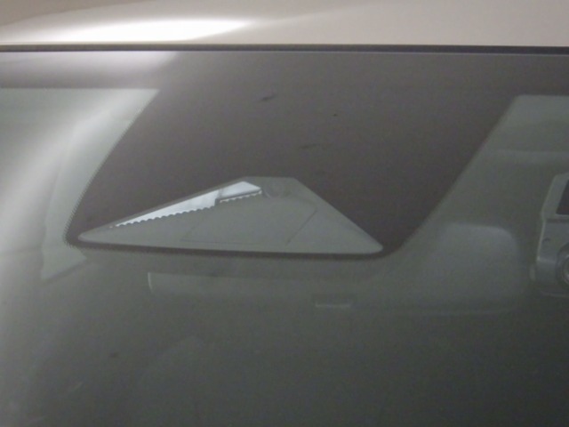 UZ0048157535_3_002.jpg