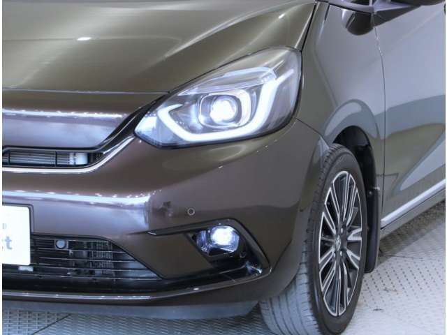 UZ0048249643_16_001.jpg