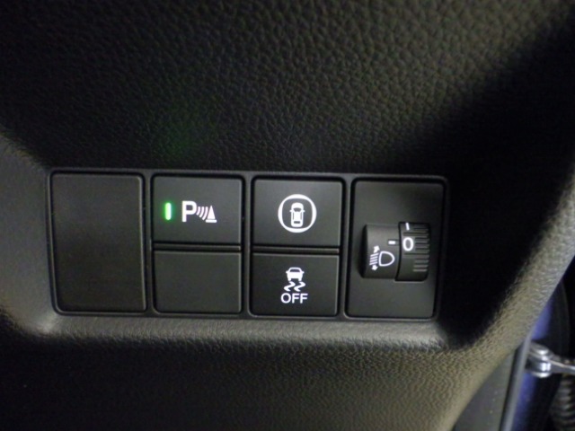 UZ0048157568_34_001.jpg