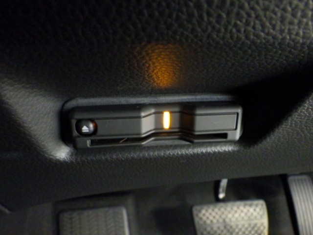 UZ0048162088_19_001.jpg