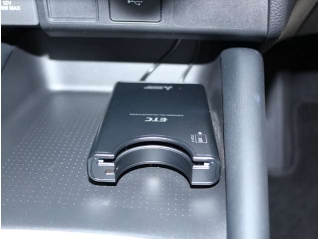 UZ0046972790_17_002.jpg