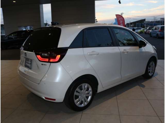 UZ0046972790_7_002.jpg