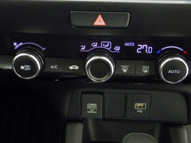 UZ0048378999_11_001.jpg