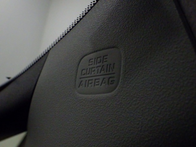 UZ0048378999_15_001.jpg