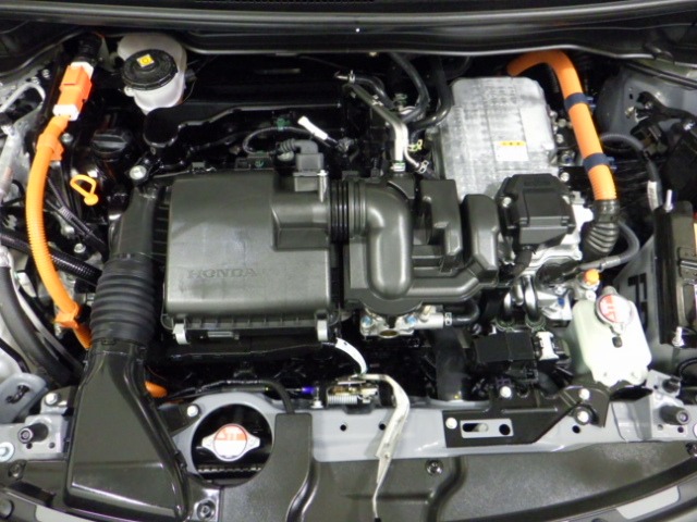 UZ0048378999_31_001.jpg