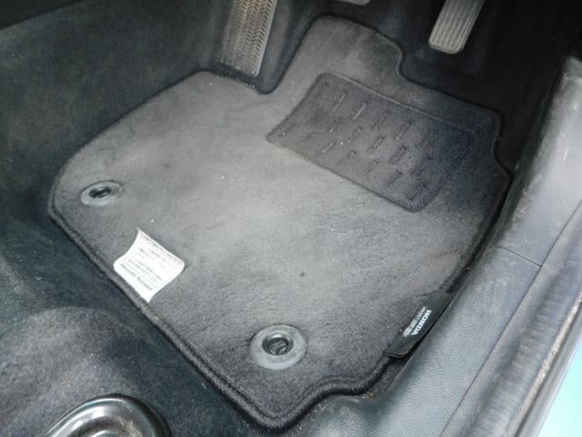 UZ0047783571_36_001.jpg