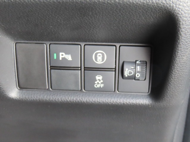 UZ0048089695_35_001.jpg
