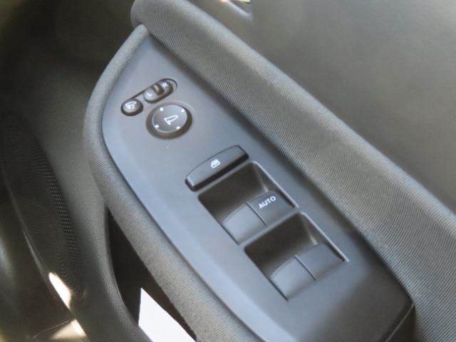 UZ0048089695_38_001.jpg