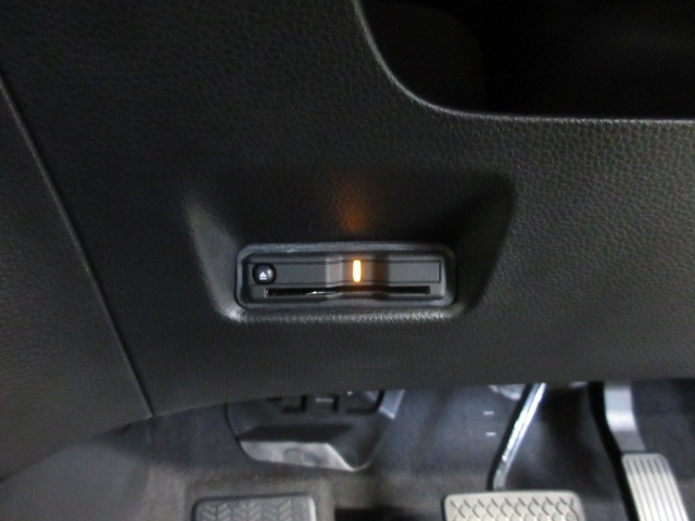 UZ0048259262_30_001.jpg