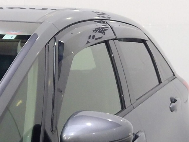 UZ0048326110_3_001.jpg
