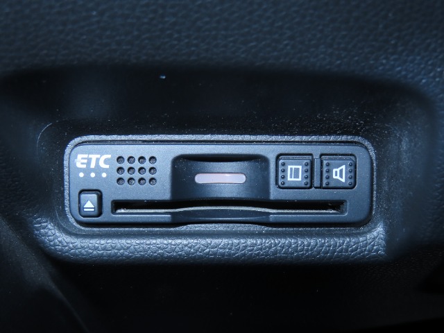 UZ0048335468_37_001.jpg