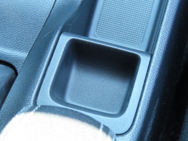UZ0048335468_52_001.jpg