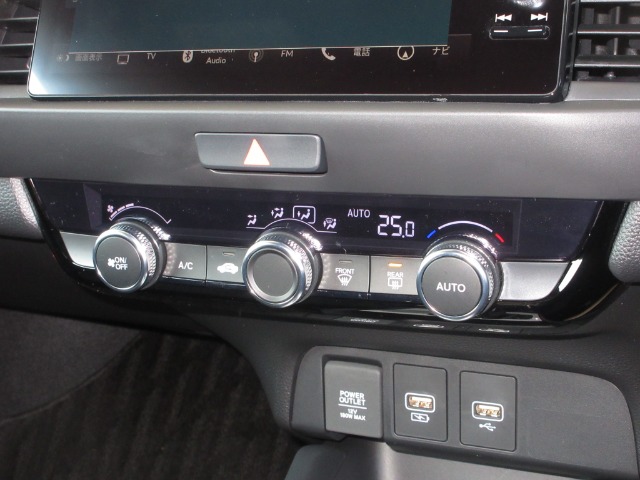 UZ0048412221_18_003.jpg