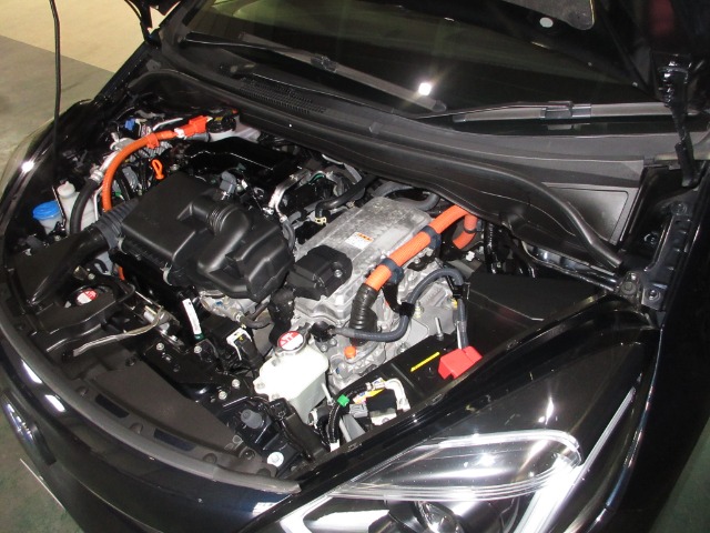 UZ0048412221_1_002.jpg