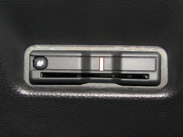 UZ0048460907_15_002.jpg