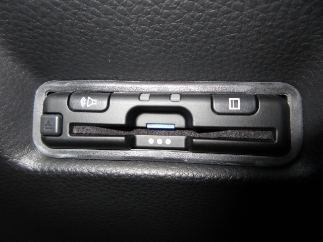 UZ0047924938_11_002.jpg