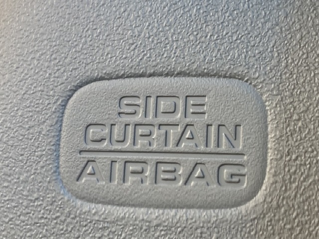 UZ0048467747_18_003.jpg