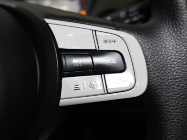 UZ0048496833_17_001.jpg
