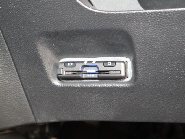 UZ0048556452_18_001.jpg