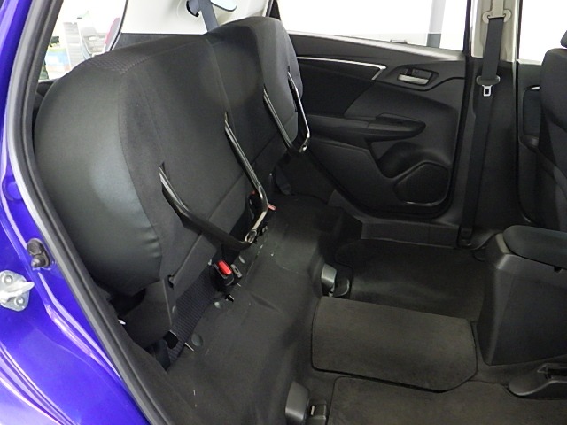 UZ0048017957_10_001.jpg
