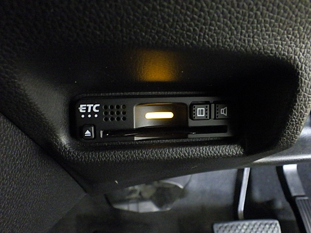 UZ0048017957_15_001.jpg