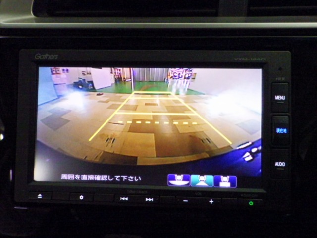 UZ0048017957_18_001.jpg