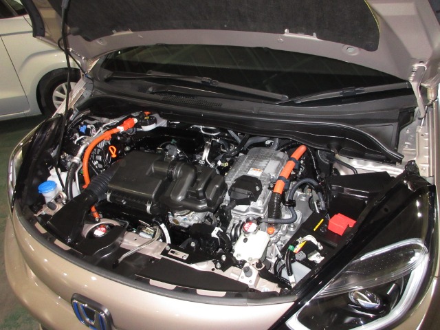 UZ0048392843_19_002.jpg