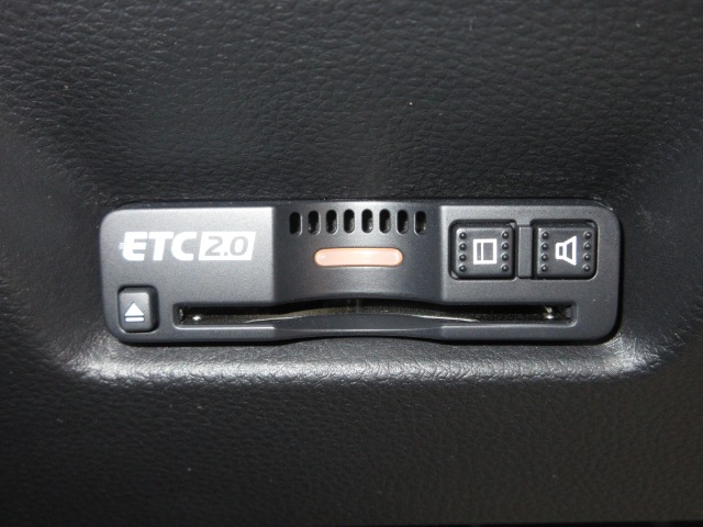 UZ0048392843_6_002.jpg