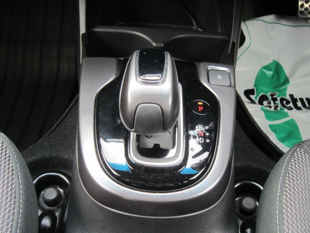 UZ0046751618_19_003.jpg