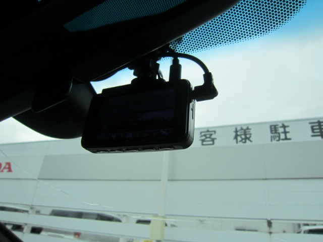 UZ0046751618_60_003.jpg