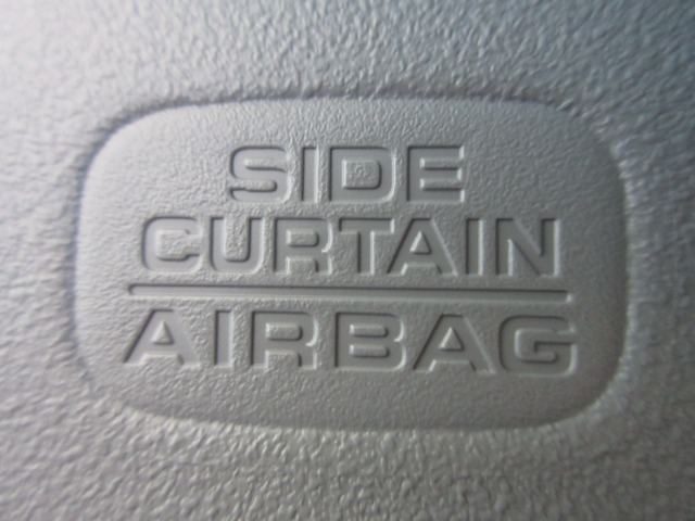 UZ0048490438_17_001.jpg