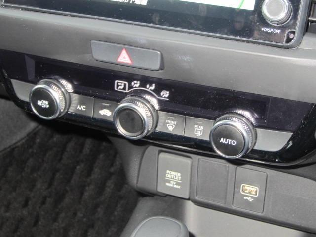 UZ0046996696_10_002.jpg