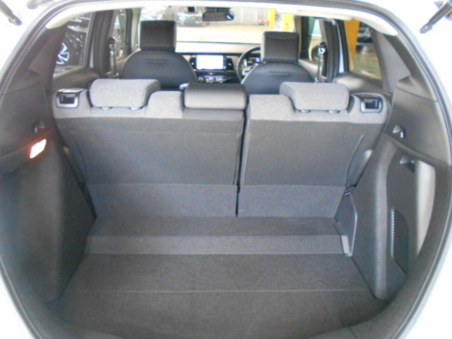 UZ0048089739_16_001.jpg