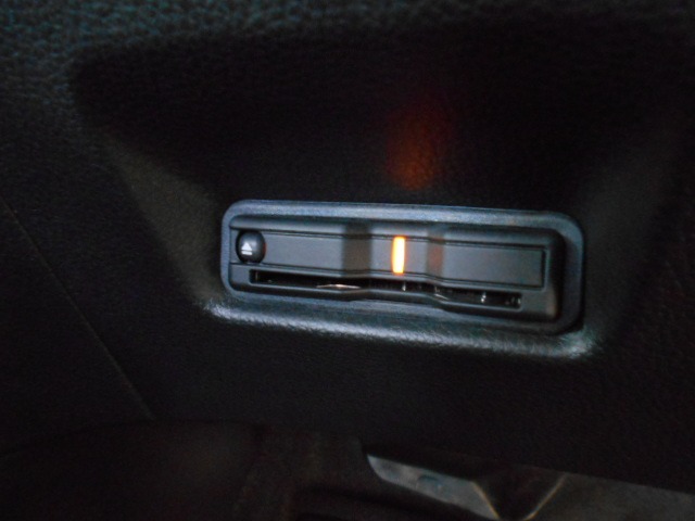 UZ0048089739_19_001.jpg